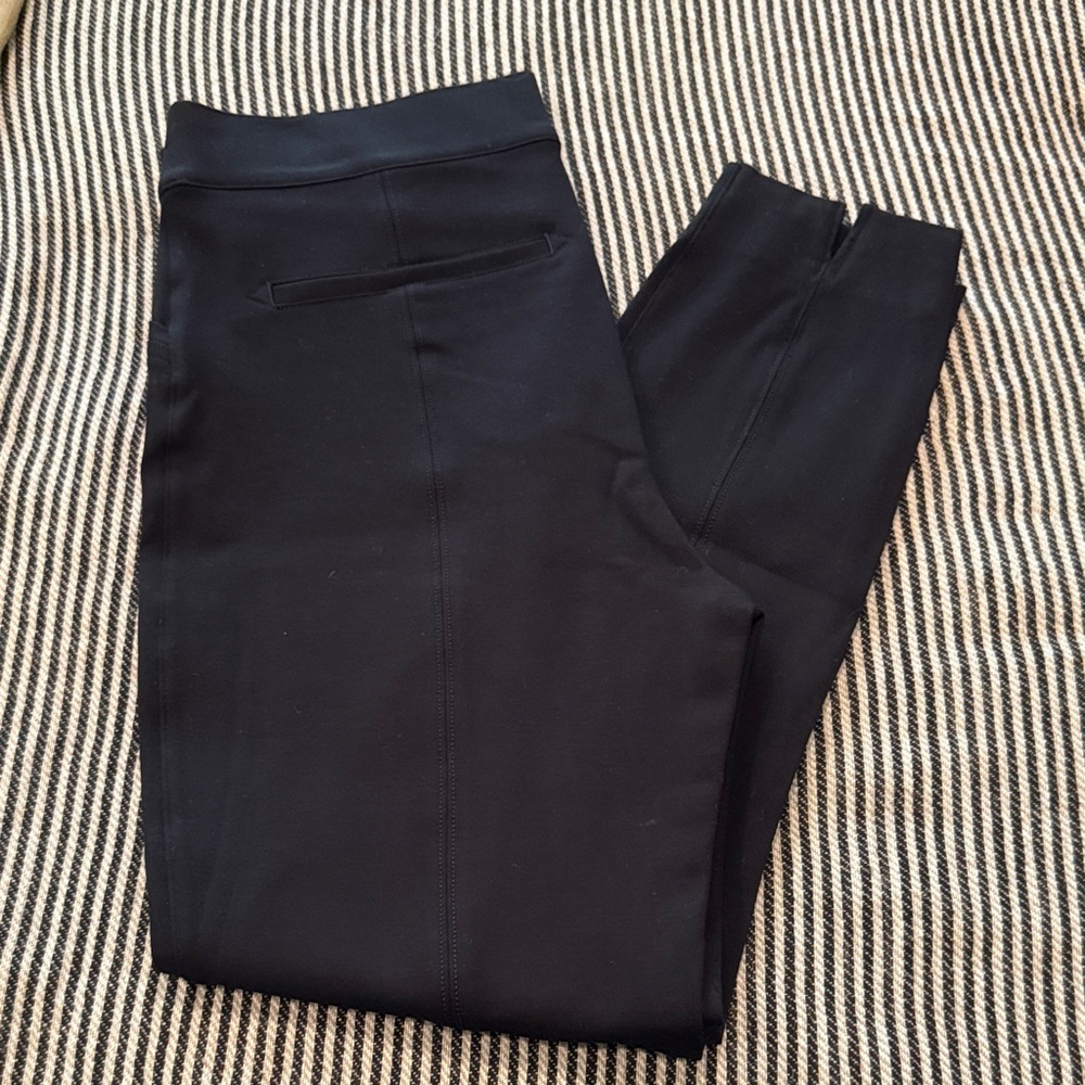 Spanx black pants, large.